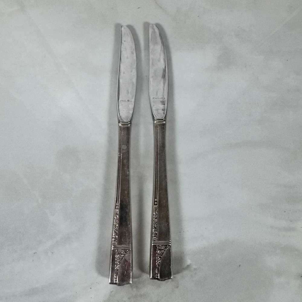 Set‎ of 2 Oneida Nobility Plate Silver Plated Dinner Knives Caprice